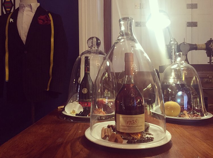 SmithSumma's tweet image. Gearing up for the #RemyFashionist event this evening. Suit up ya’ll!👌🏻