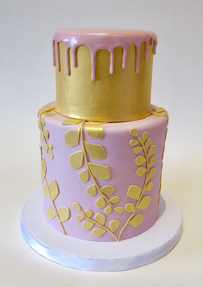 cr8cakes's tweet image. Here's a spring-fresh pink and gold cake with botanical accents!👌Have a cake design you'd like a quote on? Request one via our website: ow.ly/8SEO30jihP2 
#springcake #pinkandgold #customcake #chicagobakery #chicagosbest #familyowned #cake #tinleypark