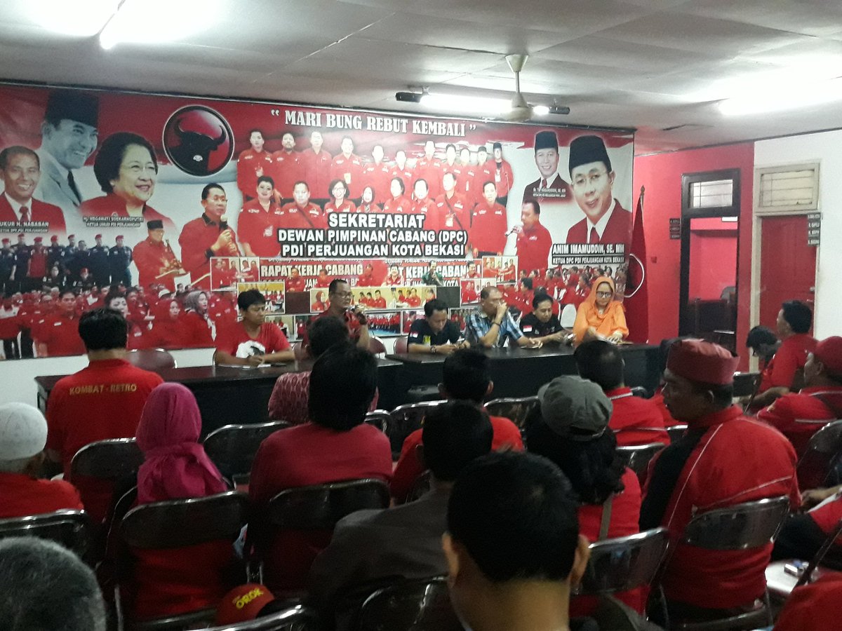 JB2020KotaBks's tweet photo. Konsolidasi Kota Bekasi utk HASANAH #hasanahmenang #hasanahkeurjabar #kotabekasi @kominfopdip @DPD_PDIP_JABAR @jabarhasanah @BPPemiluPDIP @nico_godjang @EnieWidhiastuti @kak_kiang @TMP_BekasiKota @bro_Hers313 @endybukan @Steven_Pratama @BMI_BKSLTN @ineu_purwadewi @dennybratha https://t.co/rQ7HF1Trnq