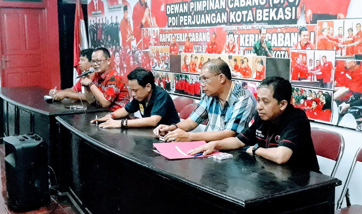 JB2020KotaBks's tweet photo. Konsolidasi Kota Bekasi utk HASANAH #hasanahmenang #hasanahkeurjabar #kotabekasi @kominfopdip @DPD_PDIP_JABAR @jabarhasanah @BPPemiluPDIP @nico_godjang @EnieWidhiastuti @kak_kiang @TMP_BekasiKota @bro_Hers313 @endybukan @Steven_Pratama @BMI_BKSLTN @ineu_purwadewi @dennybratha https://t.co/rQ7HF1Trnq