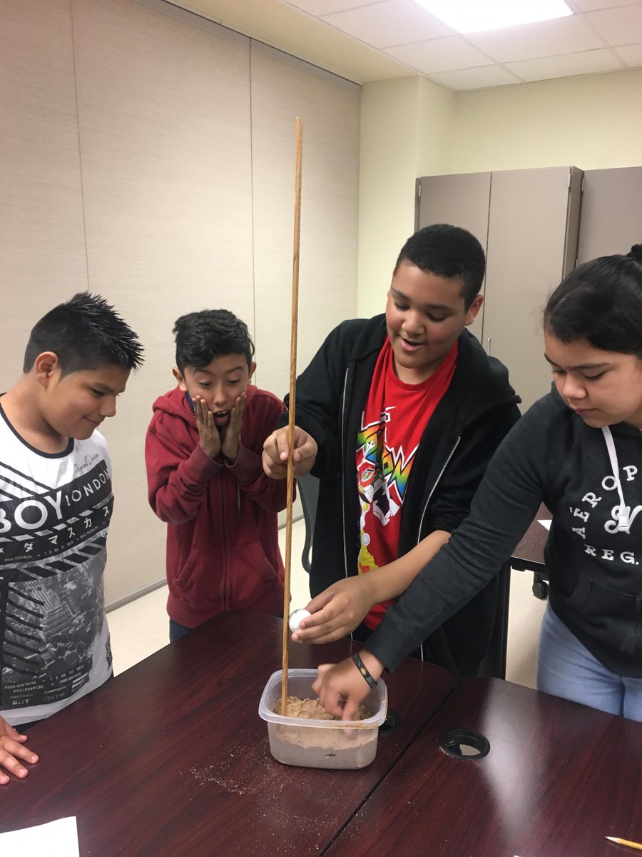 ScienceDiva75's tweet photo. 1B2A working together to discover the relationship between height and depth https://t.co/A5bT8m1OQj