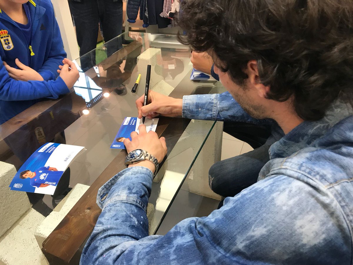 Real Oviedo (@realoviedo) on Twitter photo Nuestros jugadores <a href="/carlosRJ4/">carlos hernandez</a> y @fabbrini_diego están firmandoen Kilarny. ¡Gracias por el cariño, oviedistas! 🤗💙 #RealOviedo Nuestros jugadores <a href="/carlosRJ4/">carlos hernandez</a> y @fabbrini_diego están firmandoen Kilarny. ¡Gracias por el cariño, oviedistas! 🤗💙 #RealOviedo