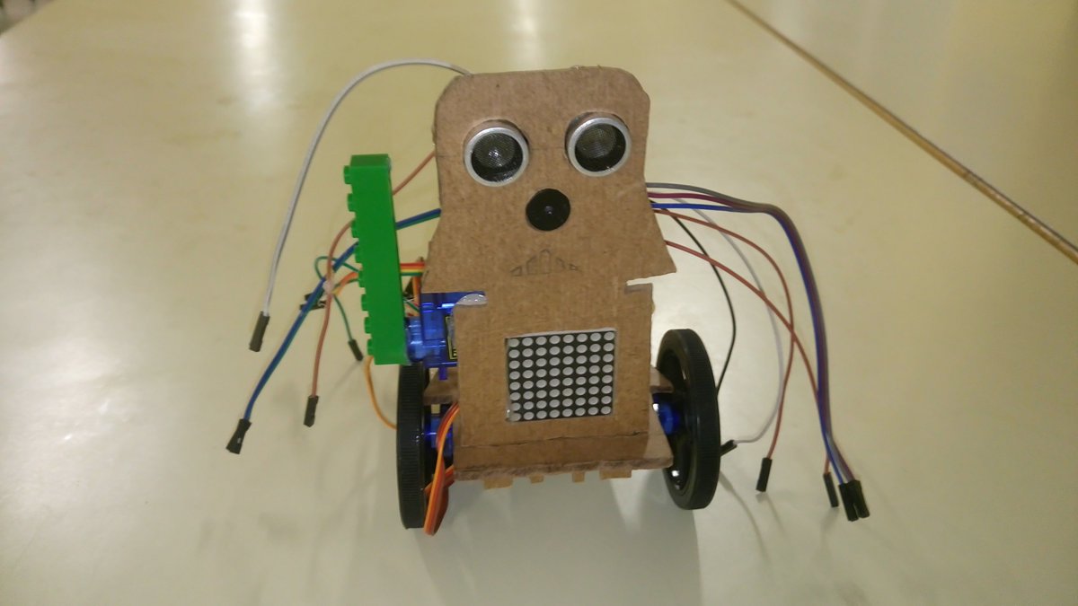 ReneRGorgojo's tweet image. Montaje del robot #DYOR  de @RoboticaFacil @roboticaUPV en #ControlyRobótica3ESO de @ieslagandara en @educacyl.