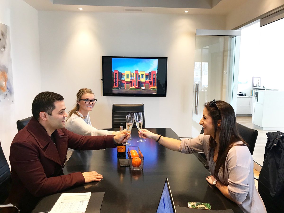 aiva_properties's tweet photo. Huge Congratulations to Caila on her purchase of a Fonthill Yards home! 🥂🎉 we are so excited to work with her during such an exciting time of her life! #WelcomeToTheAivaFamily ❤️ https://t.co/G3KvXvwLU7