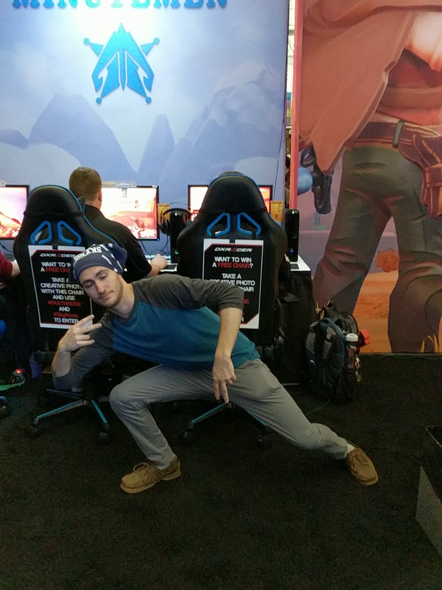 CromThonin's tweet photo. #paxthrone #skynoon hey your game is fun give chair pls https://t.co/shpfGEy4Nk