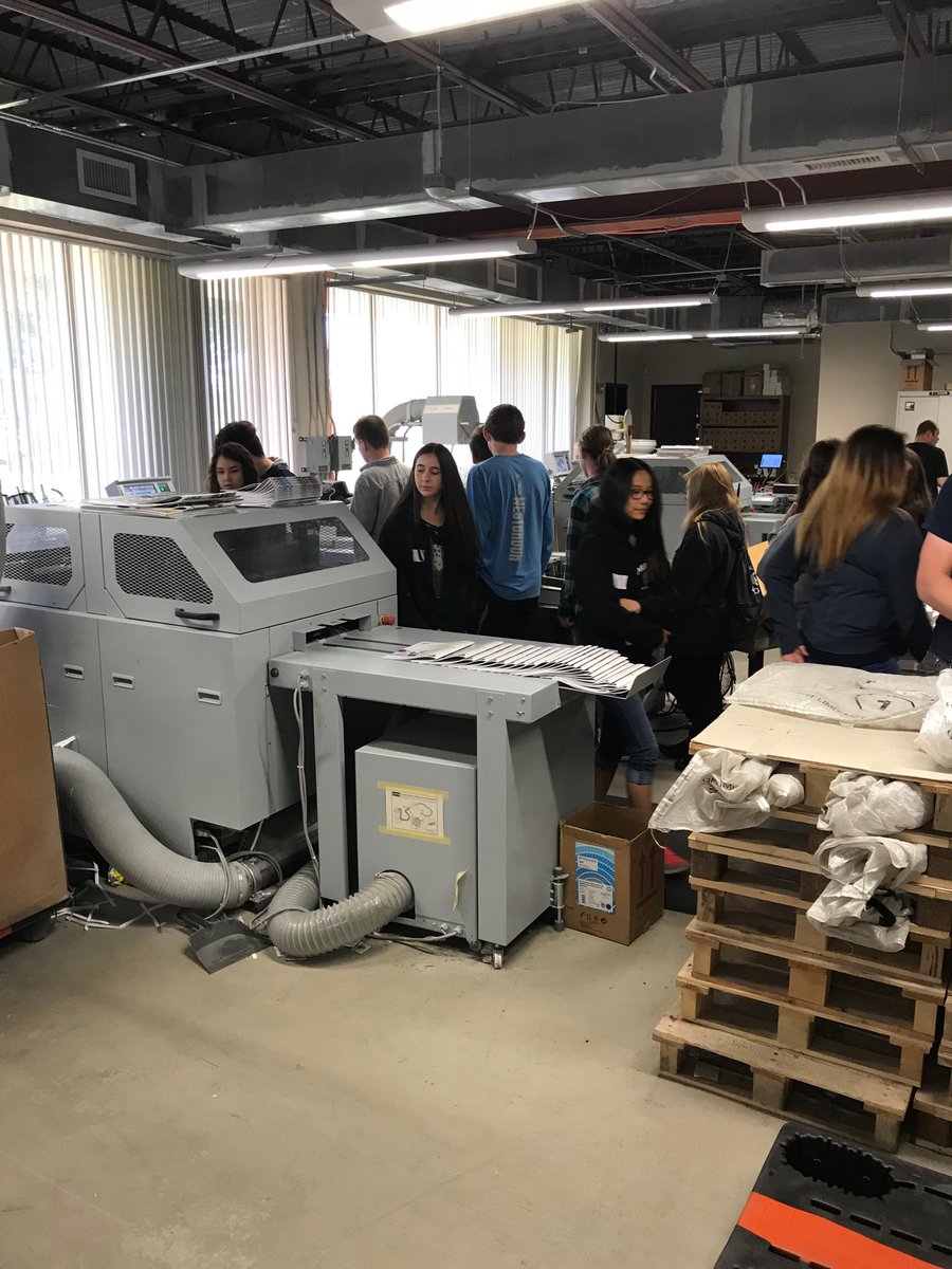 Mrs_Lewis_'s tweet photo. Murray students checking out the publishing process at #n2publishing #nhcscte #charlespmurray #studentsatwork https://t.co/KoEe0fZ2s4