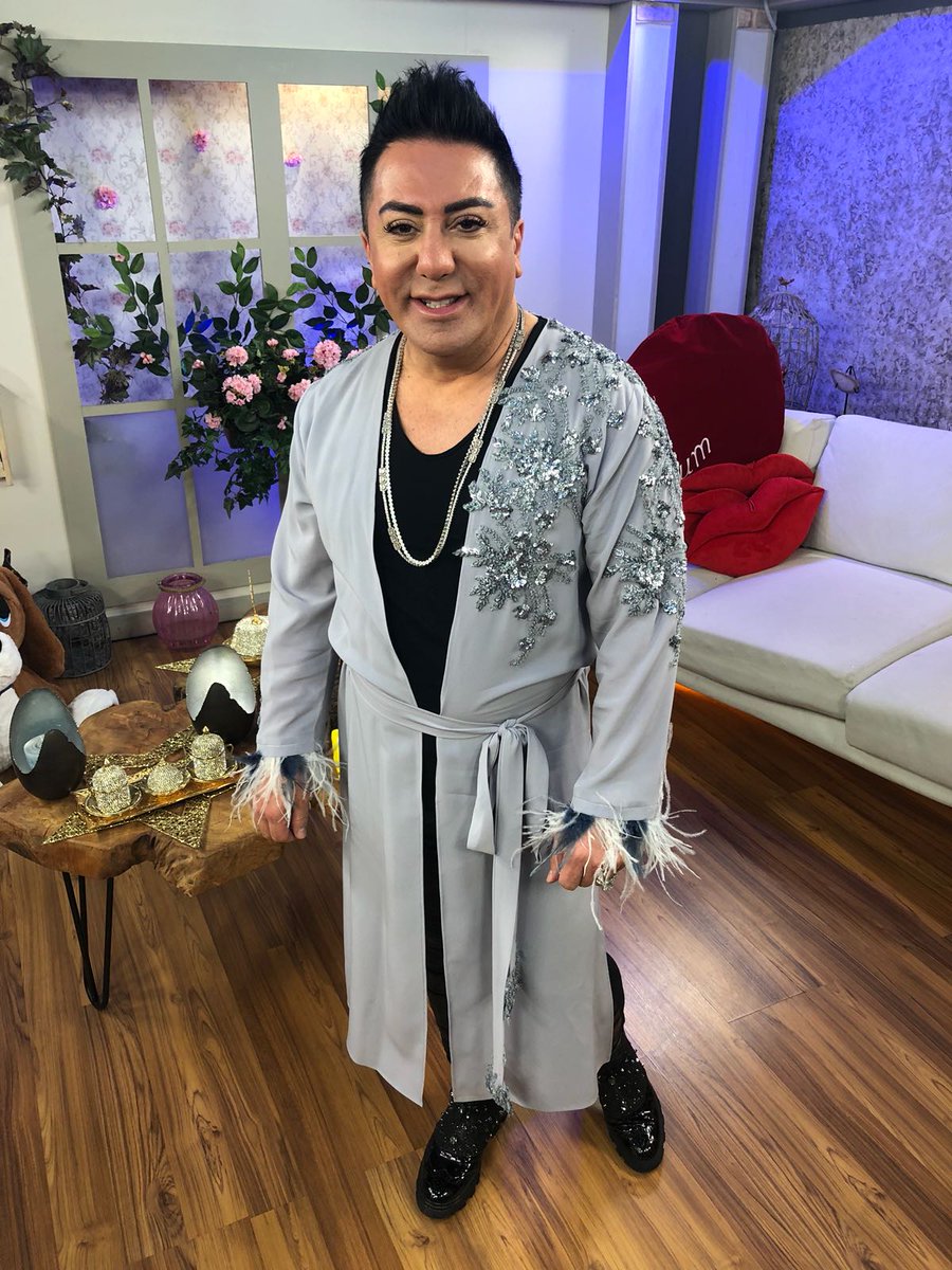 1ANTV_'s tweet photo. Murat Övüç ile Murat'ın Evi 20.00 de @1ANTV_ de.. #1antv hashtag ile siz de programa katılabilirsiniz ve mesajlarınızı gönderebilirsiniz. https://t.co/hj1VJHk2NJ
