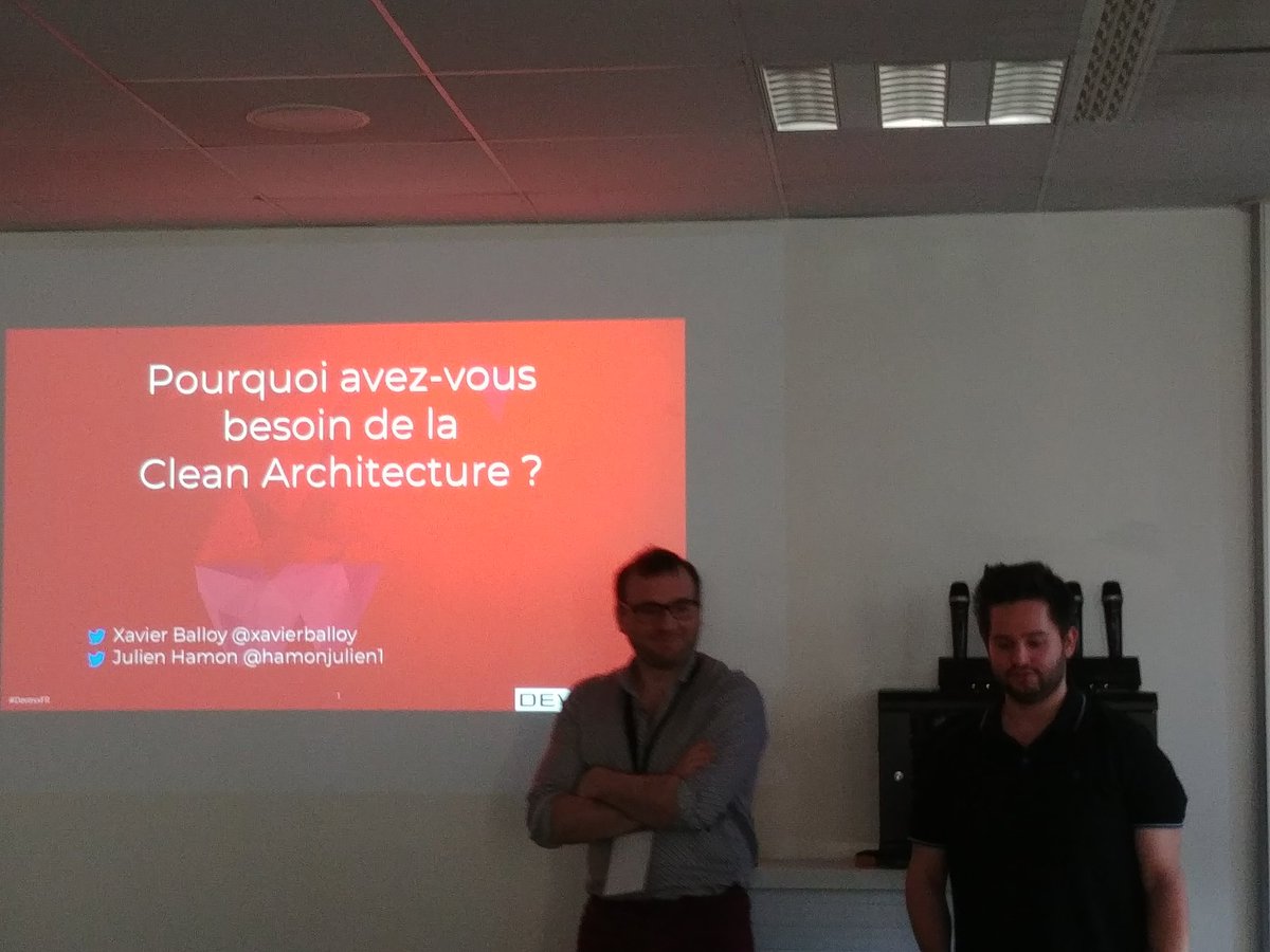 MonsieurNohj's tweet photo. La clean architecture par @xavierballoy et @hamonjulien1 à #TechNightbyAXA https://t.co/goUR5rtNGK