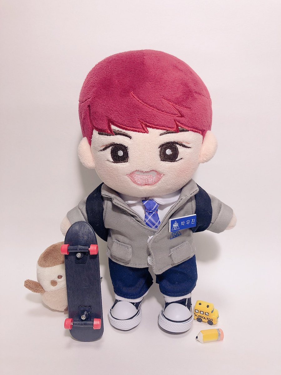 favorite_dd's tweet photo. 꺄아~~❤️ 드뎌 프듀 교복에 쪼꼬미 명찰 장착! 이제야 옷이 완성된 기분...✨ 명찰 완전 쪼꼬매서 넘넘 귀여워요ㅠㅠㅠ 잘 쓰겠습니다😍❤️

👉🏻(@modelexoxo )

우리 참찌니 상암으로 출근 준비 완료!＼( 'ω')／✨

#참새우찐 #덧니즈_뾱뾱 #_도담도담_ #인형명찰 https://t.co/Rk1MiM0CbL