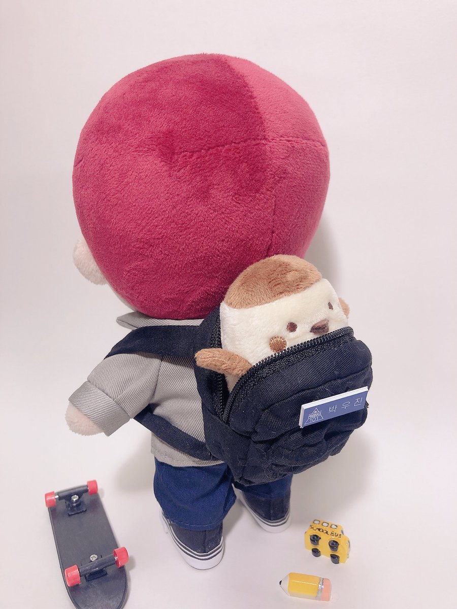 favorite_dd's tweet photo. 꺄아~~❤️ 드뎌 프듀 교복에 쪼꼬미 명찰 장착! 이제야 옷이 완성된 기분...✨ 명찰 완전 쪼꼬매서 넘넘 귀여워요ㅠㅠㅠ 잘 쓰겠습니다😍❤️

👉🏻(@modelexoxo )

우리 참찌니 상암으로 출근 준비 완료!＼( 'ω')／✨

#참새우찐 #덧니즈_뾱뾱 #_도담도담_ #인형명찰 https://t.co/Rk1MiM0CbL