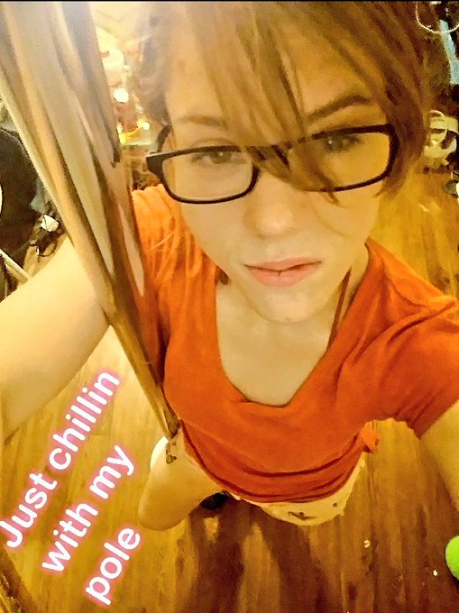 I'm addicted to my pole https://t.co/Q6Umrf64of