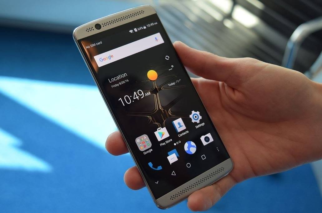 ZTE_Canada's tweet photo. Reaching for the best. #Axon7Mini Photo cred: akillitelefoncom https://t.co/qw0njYjsCx