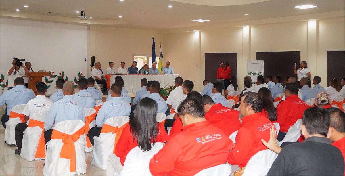 GranInversionHN's tweet photo. Clausura de la Primera Promoción de formación de líderes cafetaleros en Cambio Climático y Ambiente, en el Auditorio del Centro de Investigación y Capacitación Jesus Aguilar Paz, La Fe, Ilama, Sta. Bárbara. @JuanOrlandoH @escoto_marlon #ClimaPlusHn @giz_gmbh @IHCAFE https://t.co/AWySuFOfD3