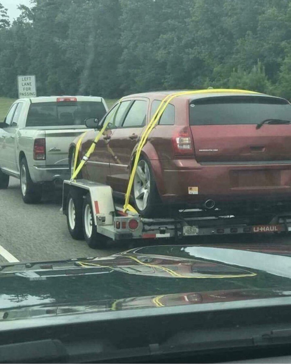 MichiganClassic's tweet photo. When #Dodgeboys do it wrong
#WTH #towingfail #Mopar https://t.co/CKcA3gYUA4
