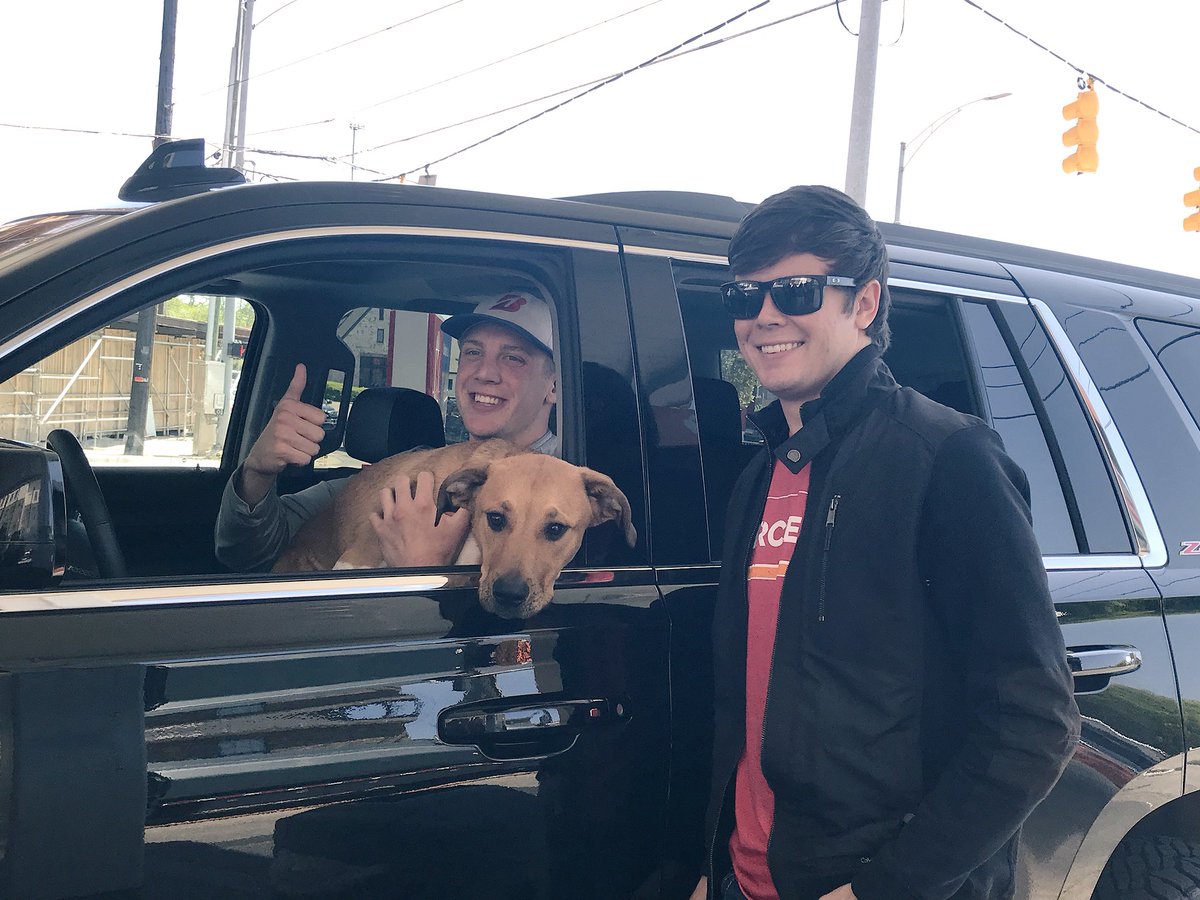 circlek_racing's tweet photo. Glad to have you today @CircleKStores!  Save travels on your college tour @erik_jones!

RT @TalladegaSuperS: Doggo! 12/10 would snuggle. 

@erik_jones | #GEICO500 https://t.co/9ODPqEnlP9