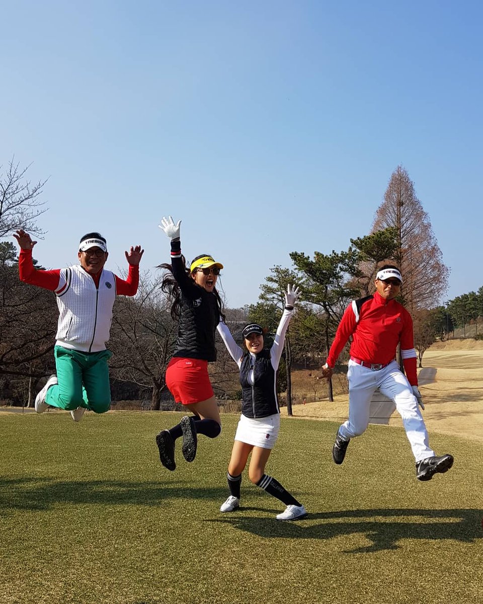 okmat5966's tweet photo. 2018. 3. 26 월
in 한원CC

《트레비스 연예인 골프구단 3월 정기라운드》좋은 사람들과의 기분좋은 골프대회 무사히 잘 마쳤습니다.

#트레비스연예인골프구단 #정기라운드 #한원CC #골프 #트레비스 #TREBISE #박성용대표 #골프웨어 #온유어패럴  #국악인 #전해옥 #마라토너 #이봉주 #김선희 https://t.co/tH2Zcm0e85