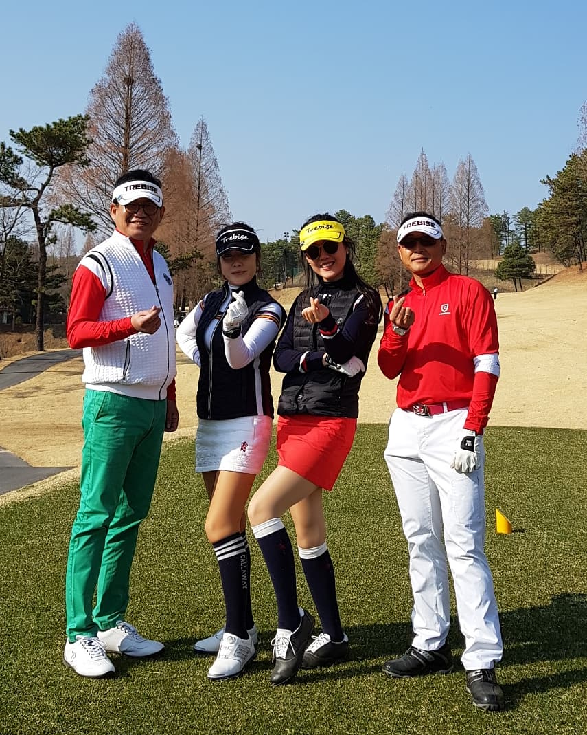 okmat5966's tweet photo. 2018. 3. 26 월
in 한원CC

《트레비스 연예인 골프구단 3월 정기라운드》좋은 사람들과의 기분좋은 골프대회 무사히 잘 마쳤습니다.

#트레비스연예인골프구단 #정기라운드 #한원CC #골프 #트레비스 #TREBISE #박성용대표 #골프웨어 #온유어패럴  #국악인 #전해옥 #마라토너 #이봉주 #김선희 https://t.co/tH2Zcm0e85