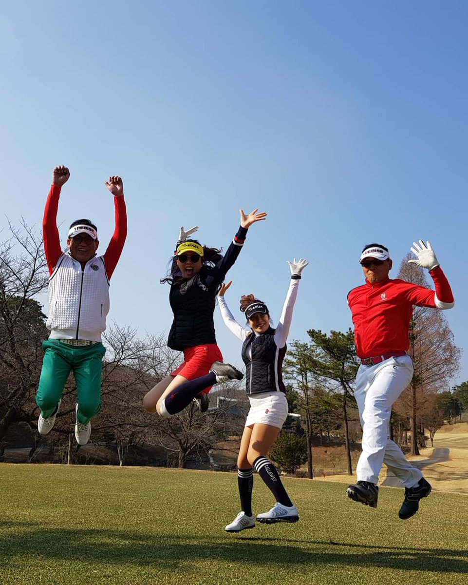 okmat5966's tweet photo. 2018. 3. 26 월
in 한원CC

《트레비스 연예인 골프구단 3월 정기라운드》좋은 사람들과의 기분좋은 골프대회 무사히 잘 마쳤습니다.

#트레비스연예인골프구단 #정기라운드 #한원CC #골프 #트레비스 #TREBISE #박성용대표 #골프웨어 #온유어패럴  #국악인 #전해옥 #마라토너 #이봉주 #김선희 https://t.co/tH2Zcm0e85