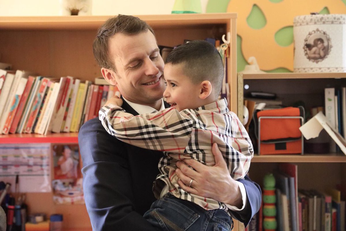 EmmanuelMacron's tweet photo. On ne perd plus de temps : un enfant autiste né en 2018 sera pris en charge très tôt et fera sa rentrée scolaire en maternelle en 2021. #ChangeonsLaDonne https://t.co/c62hIoOLEo