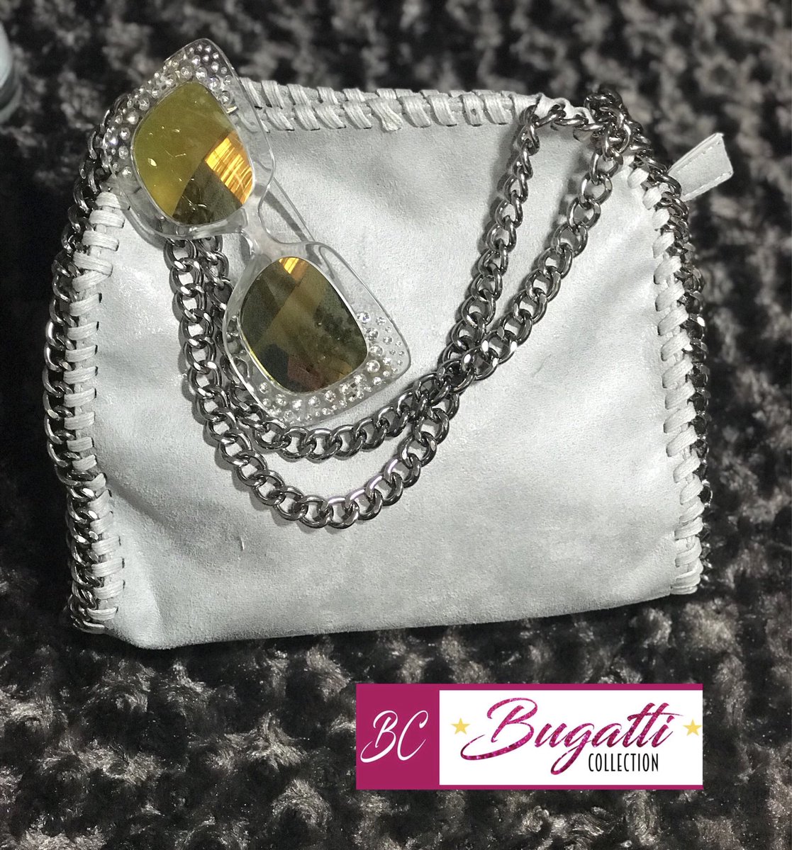 Gshelly7's tweet photo. Available Now😻🤤$35 For Purse $15 For Shades!! $45 For Both! Pick Up Or Drop Up In Chicago Area Only! Dm me About Purchase #bugatticollection #chicago #purse #shades #chicagodeals #onlineboutique #boutique https://t.co/CYfHcleUvj