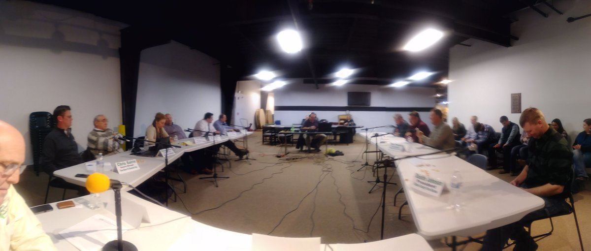 Dustin_IAAgBiz's tweet photo. My view from the Spring Ag Rountable in Clinton, Iowa with 1390 KCLN https://t.co/kUpGXRWu78