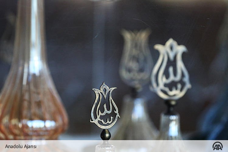 anadoluajansi's tweet photo. Türklerin dünyaya hediye ettiği hazine: Lale

Türkler tarafından asıl vatanı Orta Asya'dan Anadolu'ya getirilen ve buradan dünyaya yayılan lale, kentlerin simgesi ve baharın müjdecisi olarak adına festivaller düzenlenen nadir çiçeklerden biri https://t.co/FOaN213zvk https://t.co/aT3RtaPTiw
