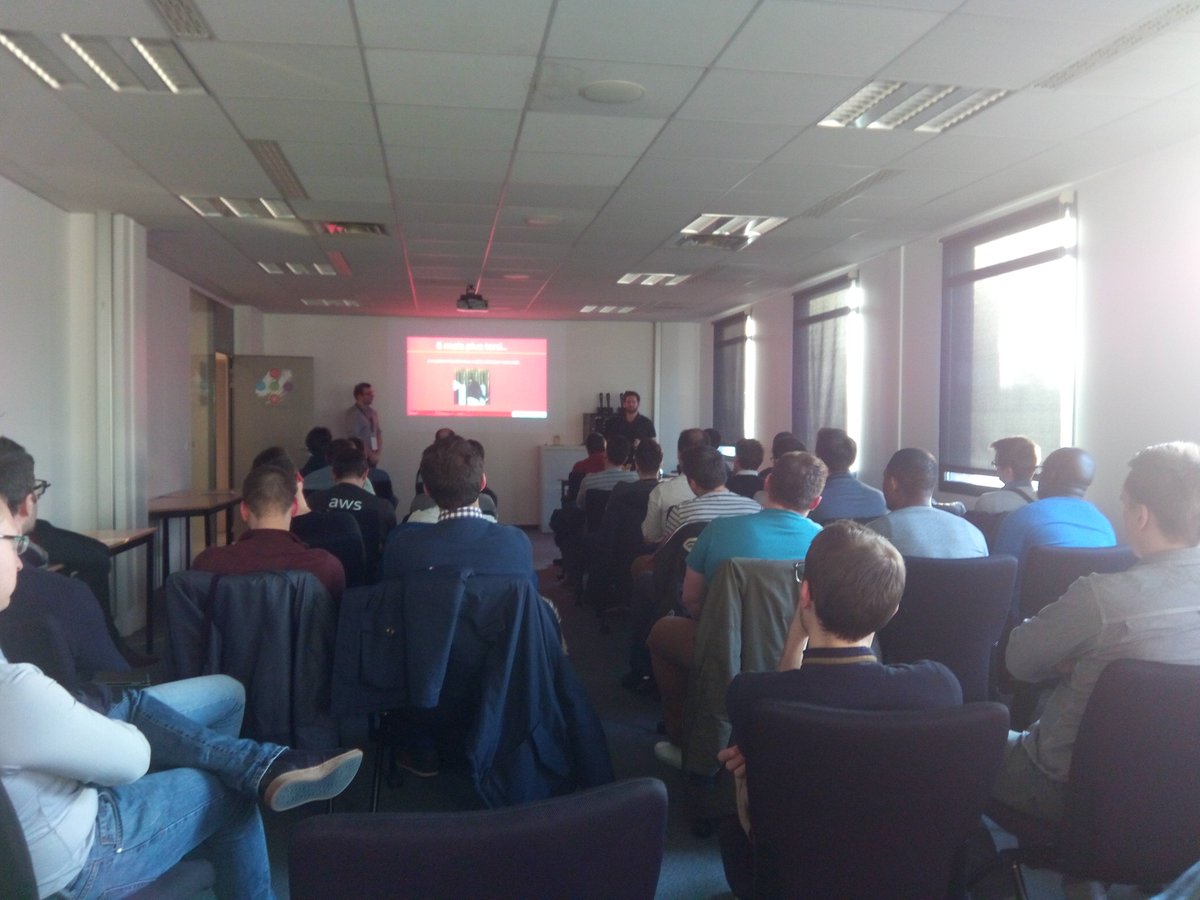 AurelienVanh's tweet photo. #TechNightbyAXA in progress , Clean architecture https://t.co/M4Y94hkXQt