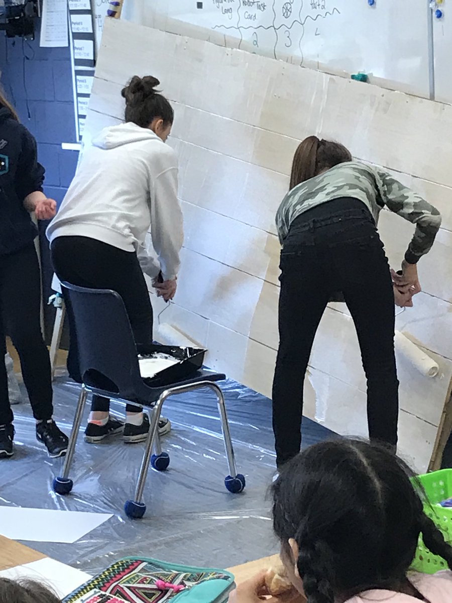 mswhitewrdsb's tweet image. We are starting our sets for our school musical in May #peterpanjr #teamworkmakesthedreamwork