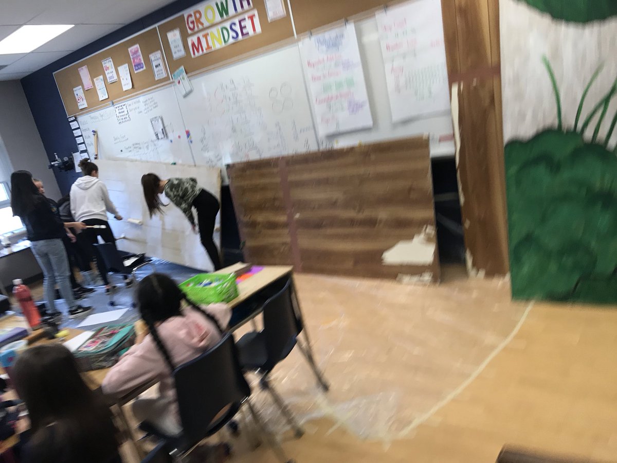 mswhitewrdsb's tweet image. We are starting our sets for our school musical in May #peterpanjr #teamworkmakesthedreamwork