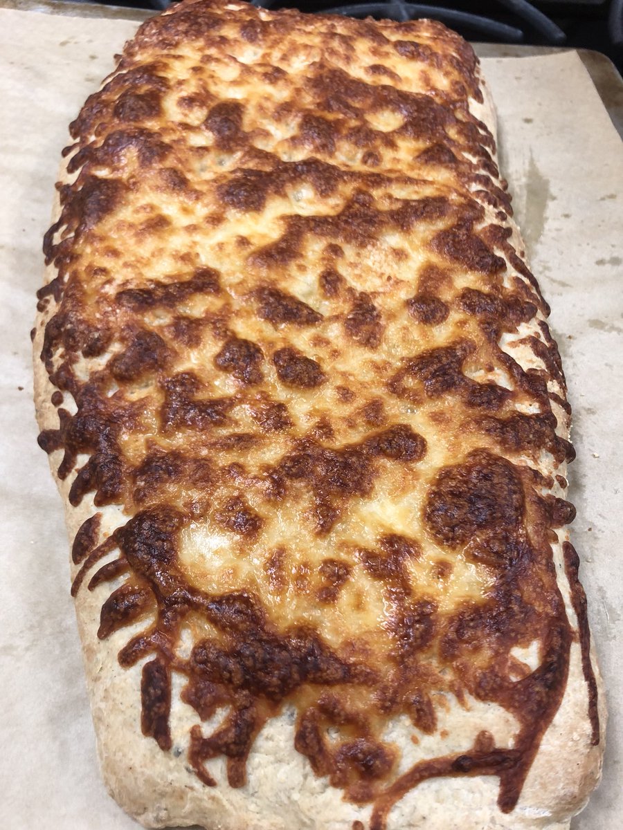 MissSavitski's tweet photo. Ficossia Bread 😍🥖#getinmybelly #CulinaryArtsII https://t.co/ammF8jEoYG