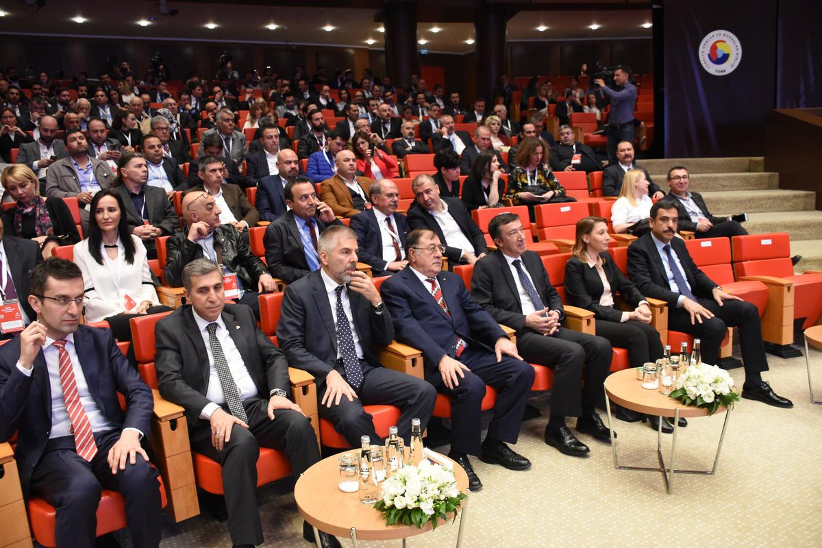vfbusiness_tr's tweet photo. TOBB ve Vodafone iş birliğiyle başlatılan Dijital Dönüşüm Hareketi’ne büyük ilgi gösteren tüm KOBİ’lerimize teşekkür ederiz! Siz de dijital skorunuzu ölçerek Dijital Dönüşüm Hareketi’ne https://t.co/v96XZaMCBE’dan katılabilirsiniz. @TOBBiletisim https://t.co/vebmoRXtkr