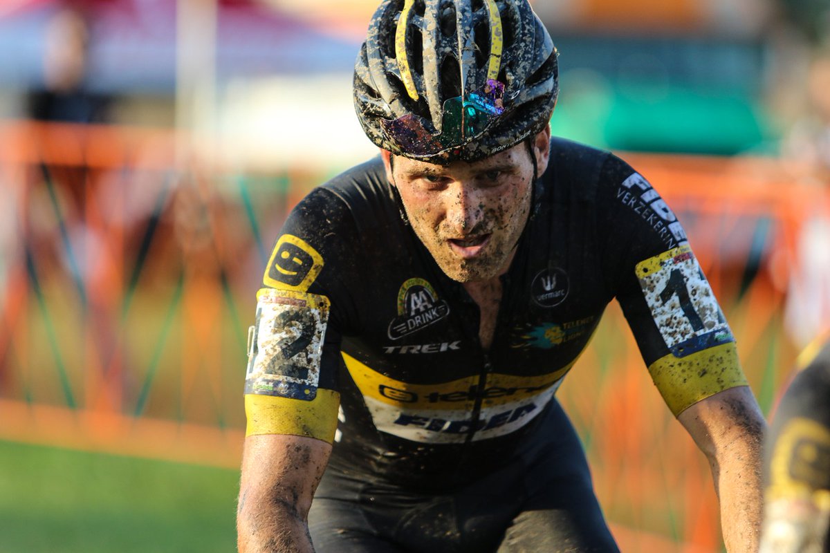 JingleCross's tweet photo. Throwback. We forgot to wish @JimAernouts a happy birthday last week. Look forward to seeing him again at Jingle Cross 2018. 📷@corcoranfotoz1 https://t.co/PrI5pwuCNQ