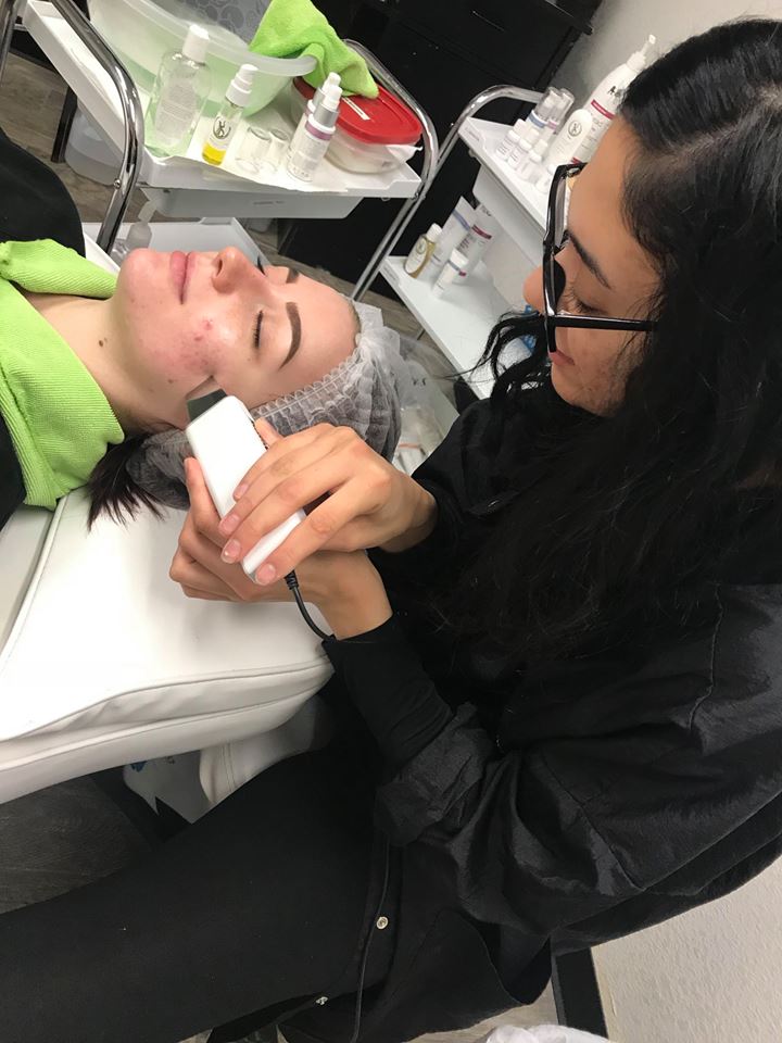 abcollegeedu's tweet photo. At All Beauty College our students get hands on training in the field they choose. Here is one of our students learning about #ultrasonic #modalities. 

#abcollege #education #training #skills #beauty #cosmetology #esthetician #nailtech #fxmakeup #local #colleges https://t.co/HIGBoWcPmJ
