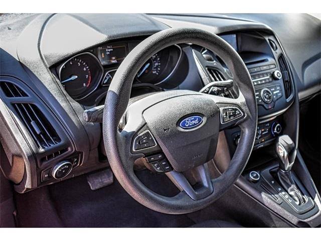 FentonFord's tweet photo. Looking for a great fuel economy and affordable price? Try our 2016 Ford Focus SE! Come see us. https://t.co/qacvfe3yiP #ford #focus #se #fordfocus #fenton #fentonford #dumas https://t.co/Sic1Sg8DeI