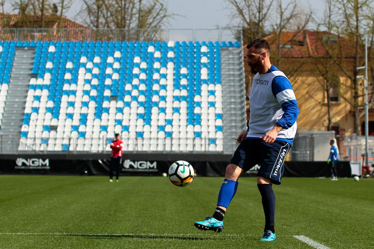 spalferrara's tweet photo. Allenamento pomeridiano - Verso #SPALAtalanta
#ForzaSPAL https://t.co/uXJ5tcLBN3