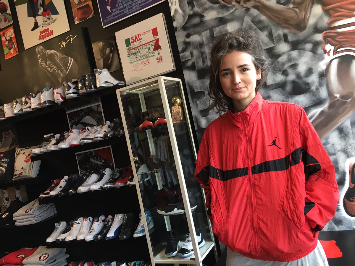 RealJordanHead's tweet photo. Vintage Air Jordan gear? Yeah we got it. Shop https://t.co/A50qGXz5xq. We’re open today until 8pm. #bedstuy #brooklyn #wearetheculture #smallbusiness https://t.co/rgjO2tx9Vh