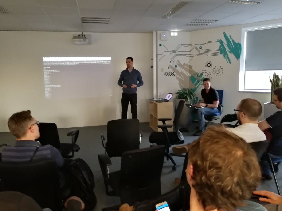 SebPonthieu's tweet photo. Demo Kafka en live #TechNightbyAXA avec @juguyard et @Kiri_Kiri_Kirii https://t.co/hWBcp5aVUW