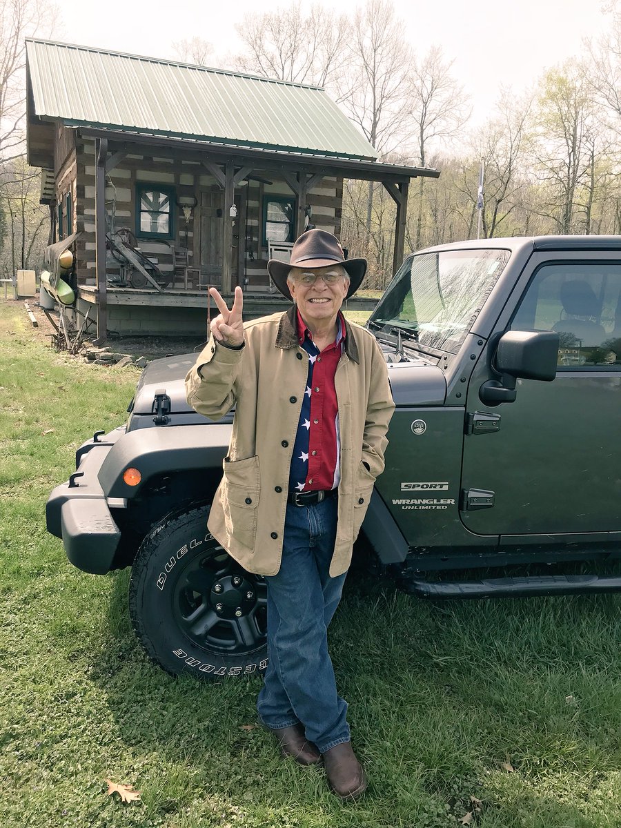 creekerdavid's tweet photo. #Jeep #JeepWrangler #JeepMafia #JeepLife #JeepWave Hanging out at our Cabin on the Creek ☠️☠️☠️ https://t.co/55l4ln0hzx