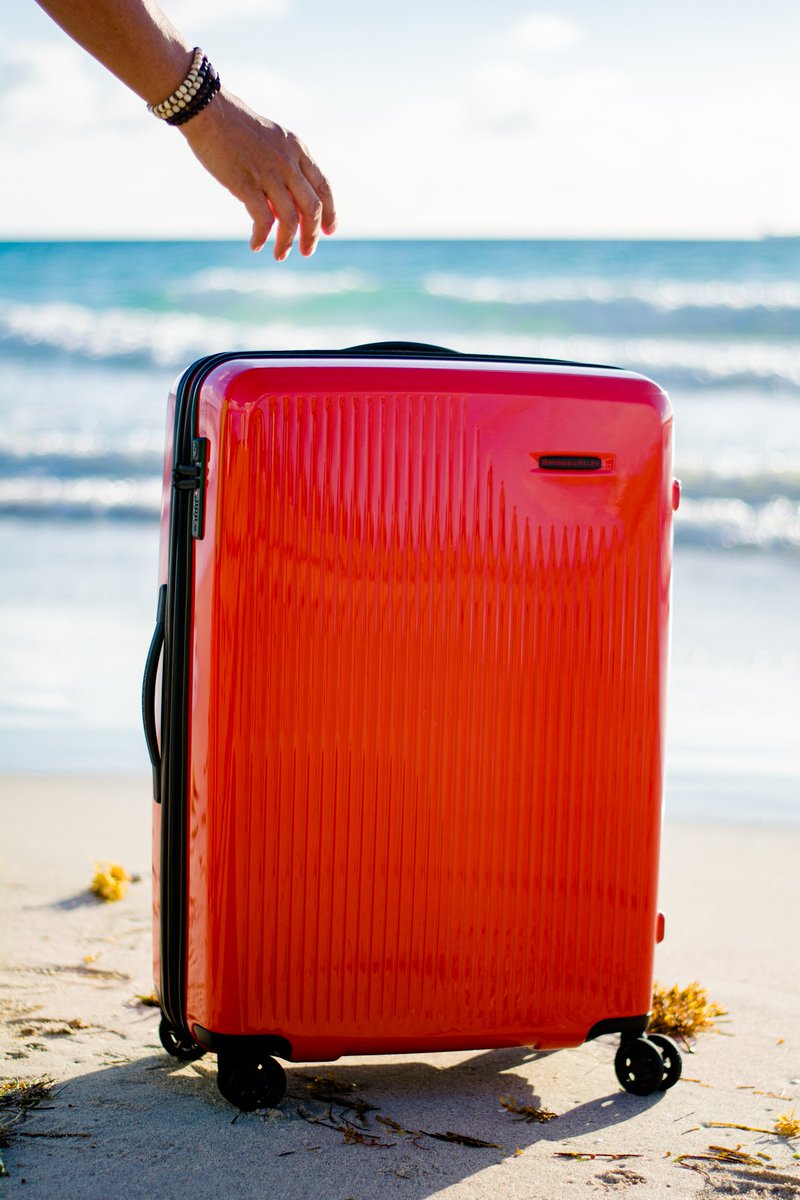 MrScottEddy's tweet photo. Trying out the new luggage line from @BriggsAndRiley over my next few trips. This was a photoshoot I did with them on #MiamiBeach yesterday, during the sunrise.
#LuxuryTravel #Luggage #EngineeredForTravel 

Photos by @OMARSHINEZ 📷 https://t.co/AlRfKR1vMy