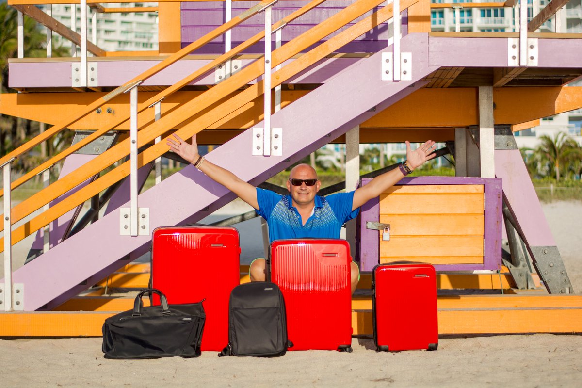 MrScottEddy's tweet photo. Trying out the new luggage line from @BriggsAndRiley over my next few trips. This was a photoshoot I did with them on #MiamiBeach yesterday, during the sunrise.
#LuxuryTravel #Luggage #EngineeredForTravel 

Photos by @OMARSHINEZ 📷 https://t.co/AlRfKR1vMy