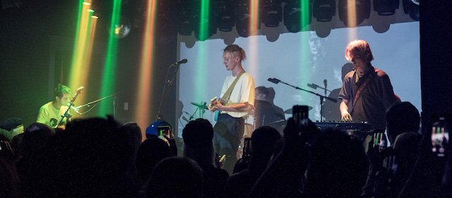 LAMusicBlog's tweet image. The young crooner @george_vdb pulled off an hour of solid jams and deep-hearted tunes at his sold-out show at @moroccan_lounge. Recap + photos including artist @jon_bap by @deejayfisch: bit.ly/2H0EeJW