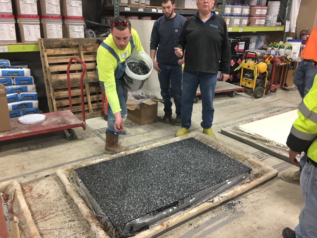 local692jatc's tweet photo. #OPCMIA #Local692 #CementMasons Apprentices at Elite Crete certification class https://t.co/hjbPCnI4EJ