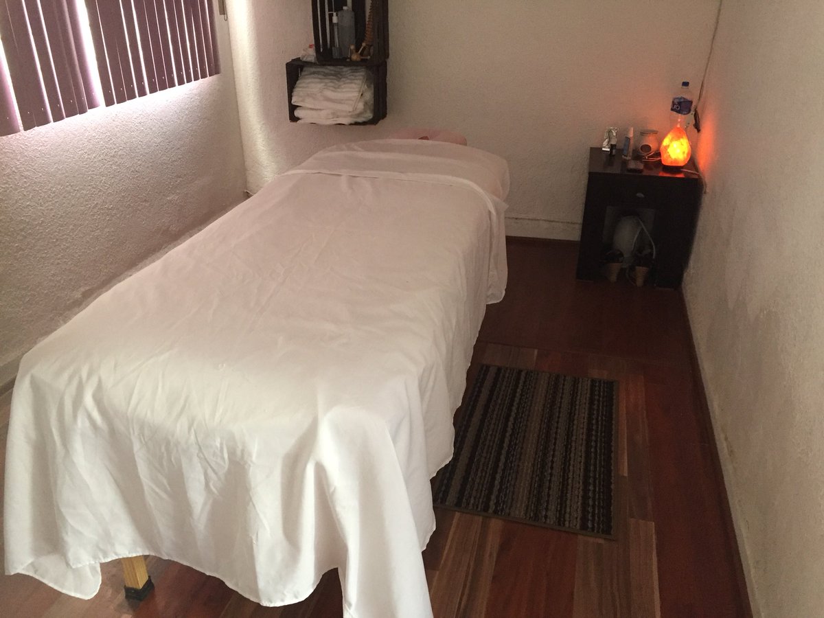 karyme_mx's tweet photo. A quien veré el día de hoy en mi consultorio para un masaje profesional relajante??? 
Metro Villa de cortes 
Info solo por whats 📲5529144872
#Masajista #ManosMagicas https://t.co/IZQF6LeEIB