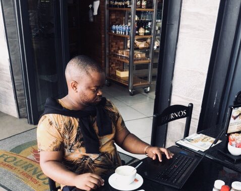 MAMAGASEHOME's tweet photo. Out for tea with a black #MAMAGASEHOME Zip-Up Hoodie over the shoulders, thank you for sharing your look @MmatliZAR ☕️👌🏾
https://t.co/up5sKqA3vM https://t.co/jOoBKe2UPD