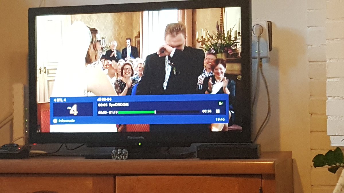 c_masselink's tweet photo. wat hou ik toch van dit progamma! #syndroom . wat een mooi en ontroerend progamma! en wat doet  @JohnnyDeMol_ het toch leuk! 
bij deze aflevering kon ik t niet drooghouden. prachtig stel! ❤ @SynDROOM_RTL https://t.co/9miYITLOj2