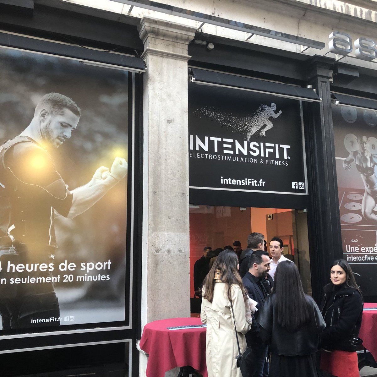 FlorenceRebrond's tweet photo. inauguration à lyon 6 bravo à Dylan et Hugo 😀 #intensifit #lyon #prama #EMS #inovation #sport https://t.co/6HLuHsdEUR