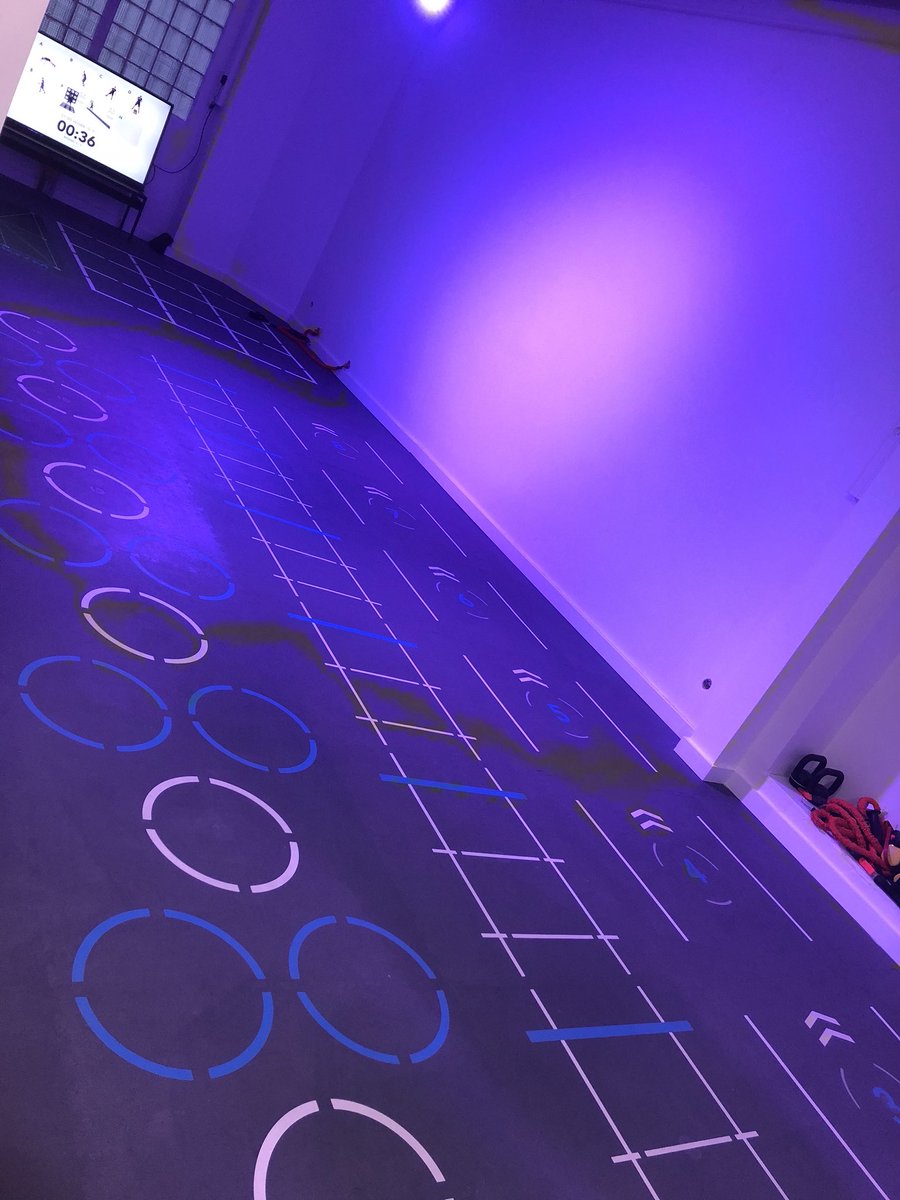 FlorenceRebrond's tweet photo. inauguration à lyon 6 bravo à Dylan et Hugo 😀 #intensifit #lyon #prama #EMS #inovation #sport https://t.co/6HLuHsdEUR