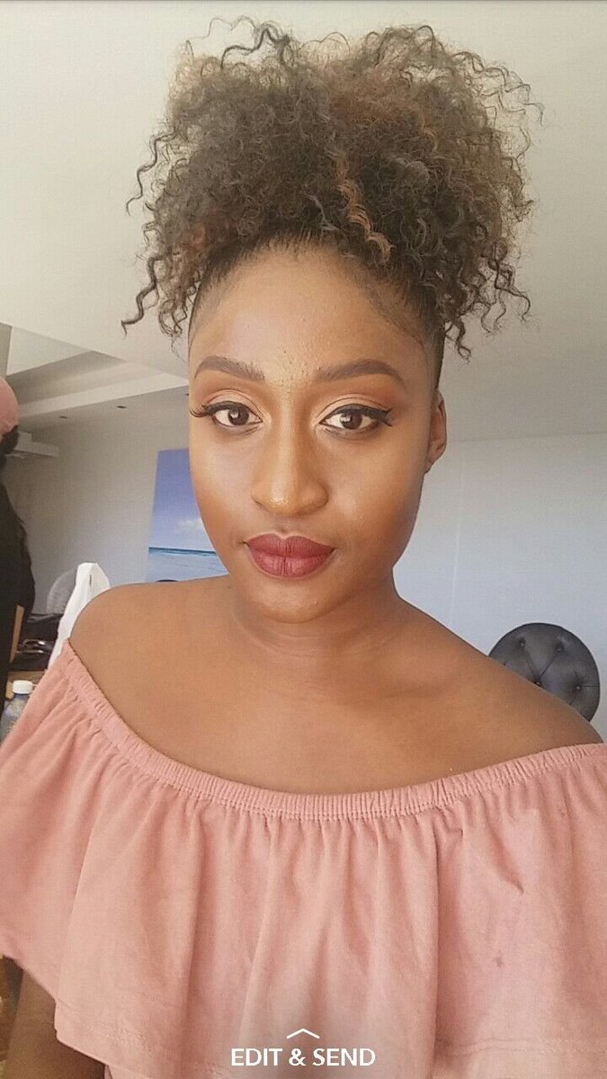 ValenciaMudau's tweet photo. Got to meet the most humble person at the #graduationglamroom on Grad day.  Wanna say a huge thank you to @NomzamoMbatha  for organising this. You have a golden heart Nomz. So much love and light. Thankful. #Grad2018 #AllGlorytoGood #MakeupCourtesyofNomzandTeam #Girlswithdegrees https://t.co/jaEzanXfRP