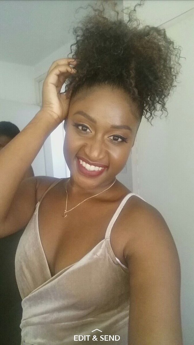 ValenciaMudau's tweet photo. Got to meet the most humble person at the #graduationglamroom on Grad day.  Wanna say a huge thank you to @NomzamoMbatha  for organising this. You have a golden heart Nomz. So much love and light. Thankful. #Grad2018 #AllGlorytoGood #MakeupCourtesyofNomzandTeam #Girlswithdegrees https://t.co/jaEzanXfRP