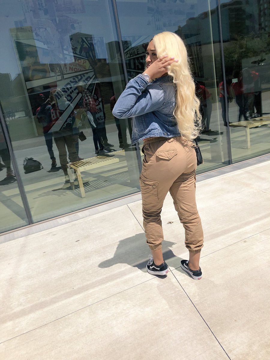 sourpoptarts__'s tweet photo. i can never take a decent pic but offguards are litโจ๐๐๐ฝโโ๏ธ #byeATL https://t.co/dinfiav9Tq